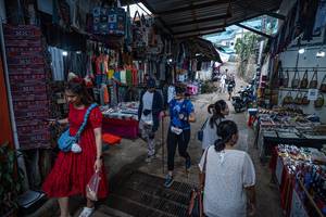 BIB: 2000, 1242
                            <button type="button" onclick="openModal(22795460)" class="btn btn-primary btn-sm float-right btn-popup" data-toggle="modal" data-target=".modal-high-quality">
                        <i class="fas fa-shopping-cart"></i> Add to Cart
                    </button>
                                            <button type="button" onclick="isThisMe(22795460, true)" class="btn btn-success btn-sm float-right btn-popup btn-isme hidden" data-toggle="tooltip" data-placement="bottom" title="นี่คือรูปของคุณใช่ไหม คลิกที่นี่เพื่อเอาเข้าอัลบั้ม">
                        <i class="fas fa-plus"></i> Add to album
                    </button>
                    <button type="button" onclick="isThisMe(22795460, false)" class="btn btn-warning btn-sm float-right btn-popup btn-isnotme hidden">
                        <i class="fas fa-ban"></i> Remove from album
                    </button>